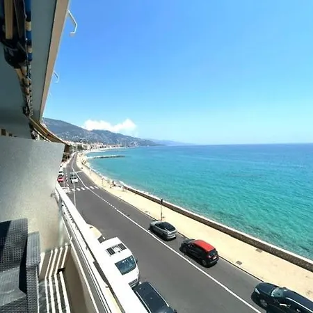 Avec Vue Imprenable Sur La Mentone
